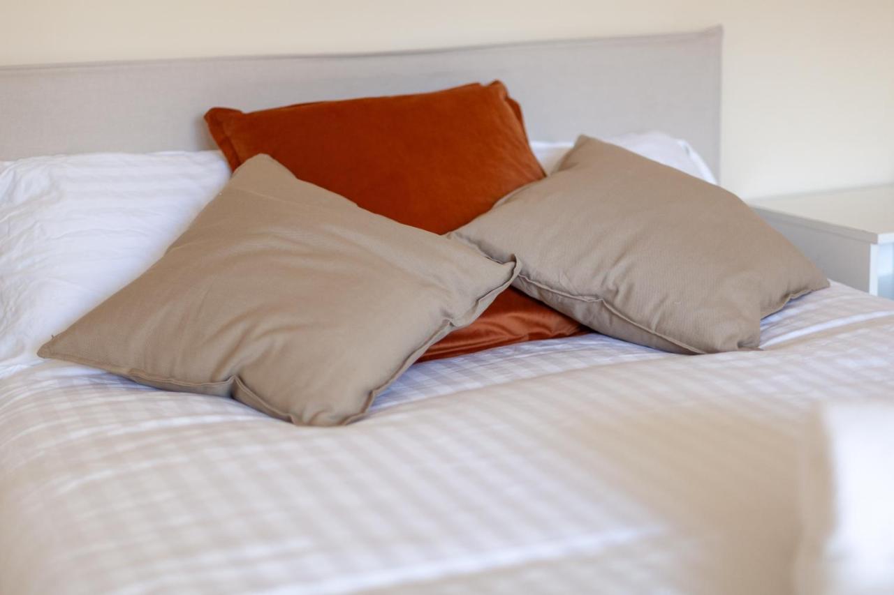 Lovely Studio Flat In Wimbledon W/ Free Parking Λονδίνο Εξωτερικό φωτογραφία