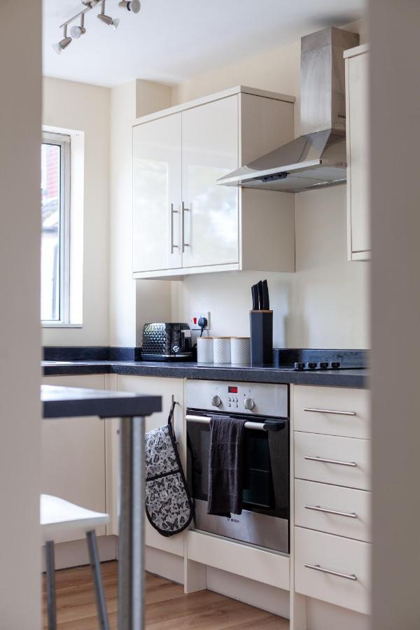 Lovely Studio Flat In Wimbledon W/ Free Parking Λονδίνο Εξωτερικό φωτογραφία