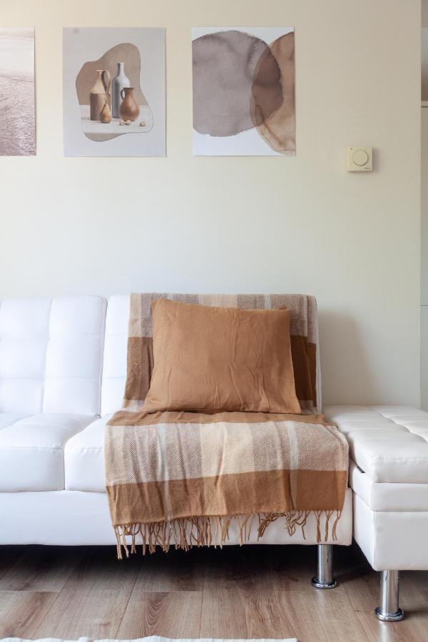 Lovely Studio Flat In Wimbledon W/ Free Parking Λονδίνο Εξωτερικό φωτογραφία
