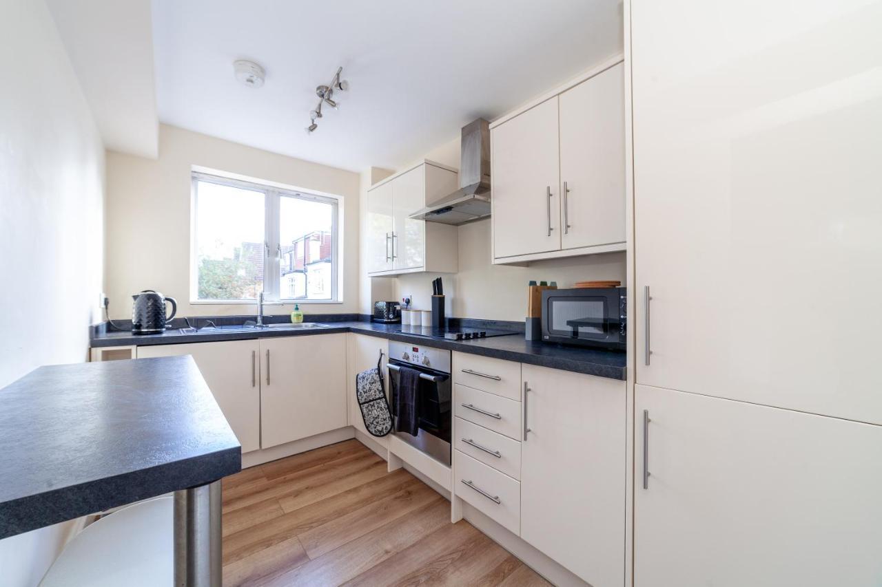 Lovely Studio Flat In Wimbledon W/ Free Parking Λονδίνο Εξωτερικό φωτογραφία
