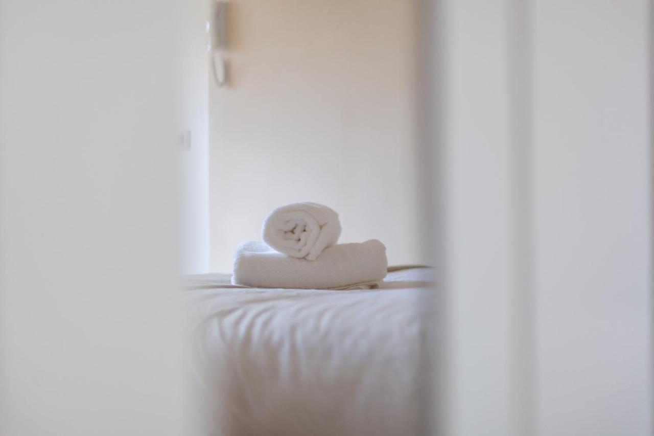Lovely Studio Flat In Wimbledon W/ Free Parking Λονδίνο Εξωτερικό φωτογραφία