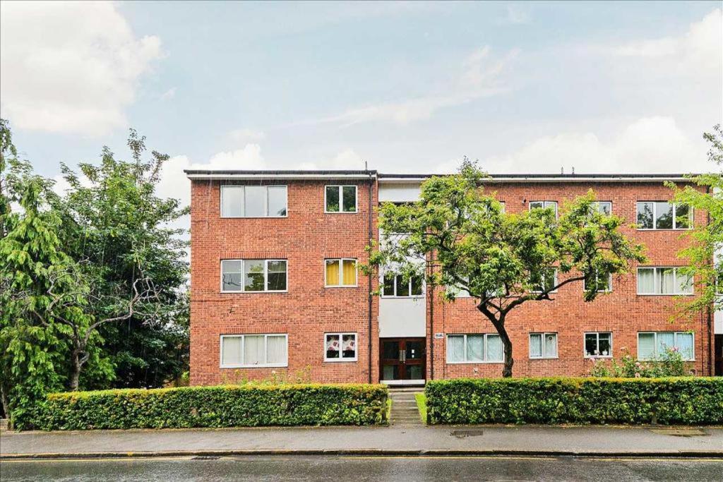 Lovely Studio Flat In Wimbledon W/ Free Parking Λονδίνο Εξωτερικό φωτογραφία